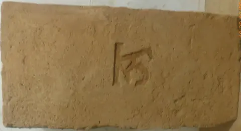 Značka atypické A