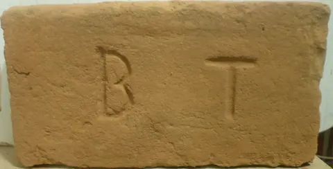 Značka B T