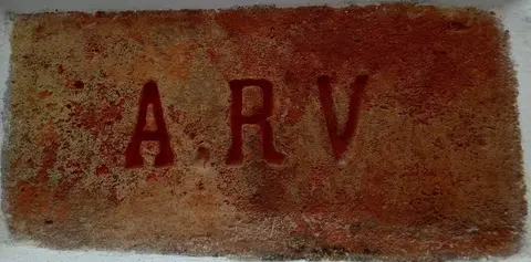 Značka A.R V