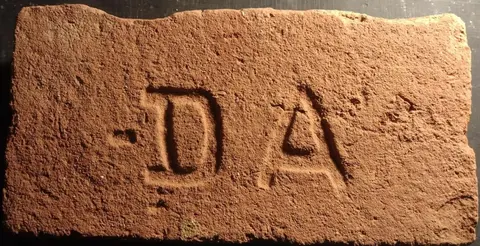 Značka D A