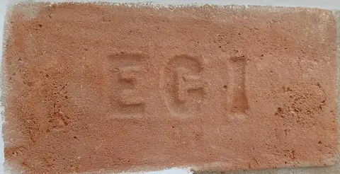 Značka EG I