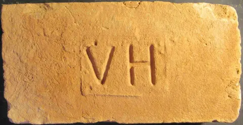 Značka V H