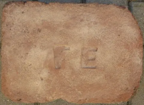 Značka F E