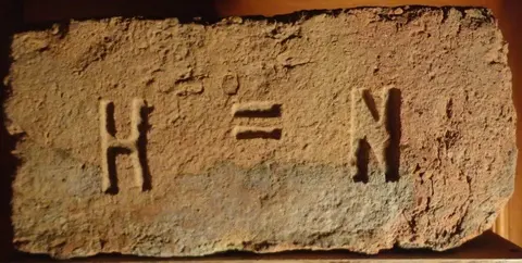 Značka H = N