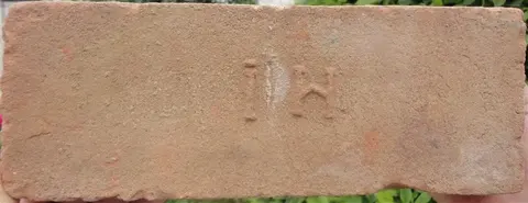 Značka I H