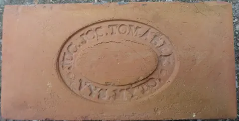 Značka JUC. JOS.TOMÁŠEK VYS.MÝTO