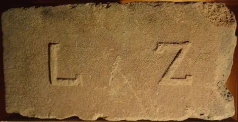 Značka L Z