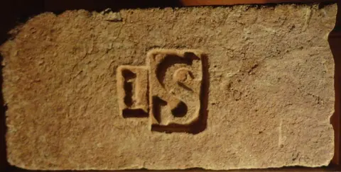 Značka S 1