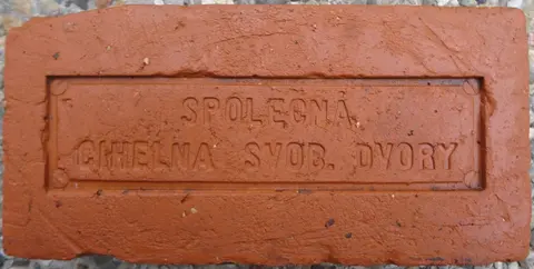 Značka SPOLEČNÁ CIHELNA SVOB. DVORY