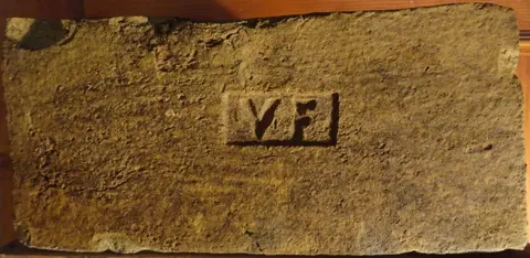 Značka V F