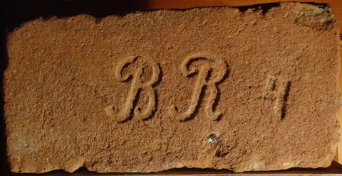 Značka B R 4