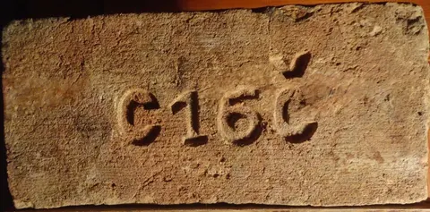 Značka C 16 Č + cihelna