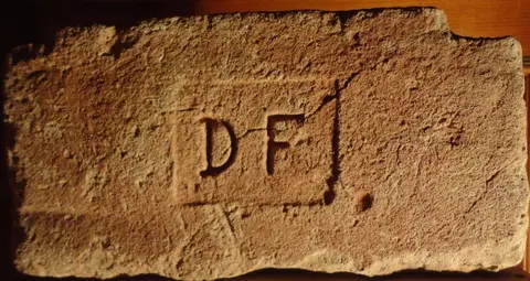 Značka D F