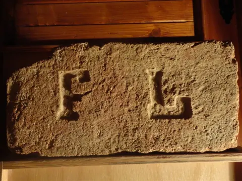 Značka F L