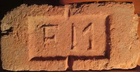 Značka F M