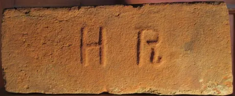 Značka H R