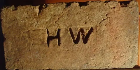 Značka H W