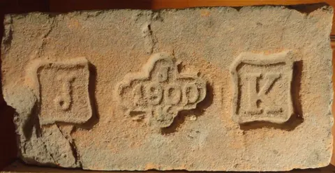 Značka J 1900 K
