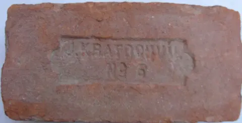 Značka J.KRATOCHVÍL