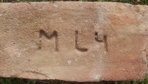 Značka M L 4