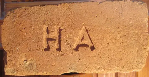 Značka H A