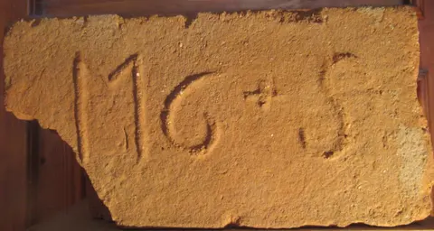 Značka MG křížek S