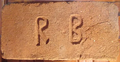 Značka R B