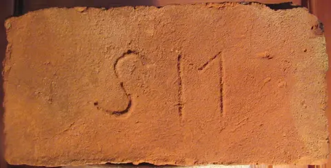 Značka S M