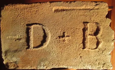 Značka D + B