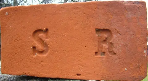 Značka S R
