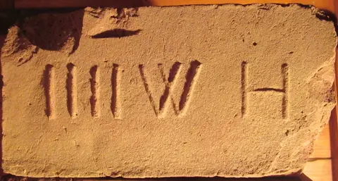Značka H W IIII