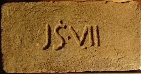 Značka JS VII