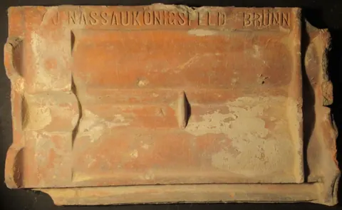 Značka J.NASSAU KÖNIGSFELD BRÜNN
