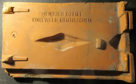 Značka HEINRICH CZEIKE KUNEWALD NEUTITSCHEIN